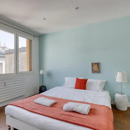 Superb & Luminous T4 In Montmartre *